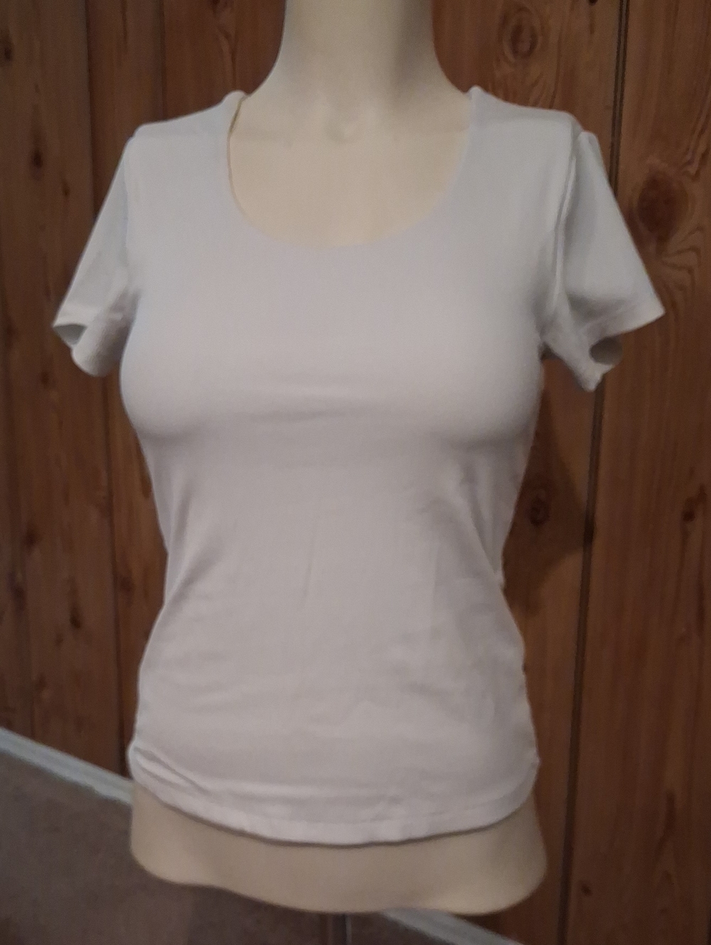 Tahari White Scoop Neck Short Sleeve Tee